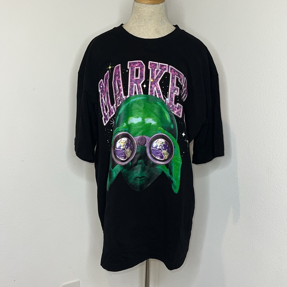 🔹 Market Chinatown Market Alien Graphic Tee